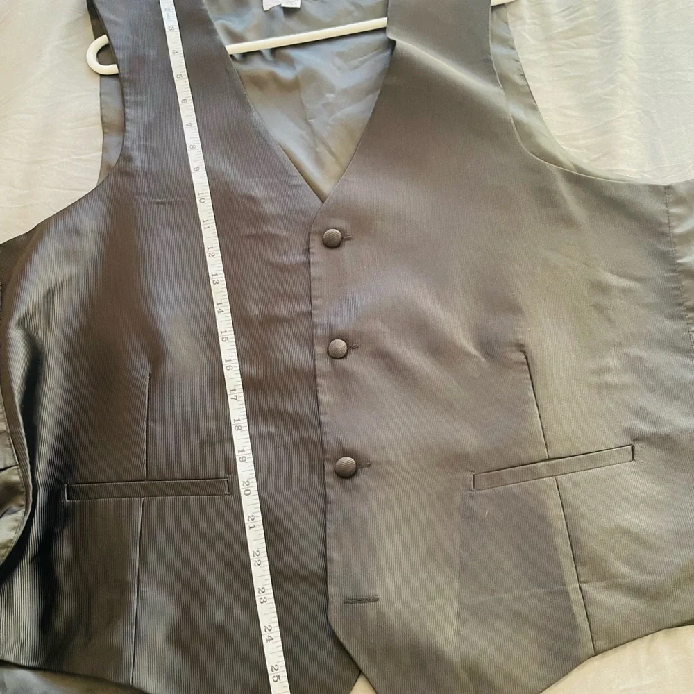 Calvin Klein Men's Sleek Black Vest